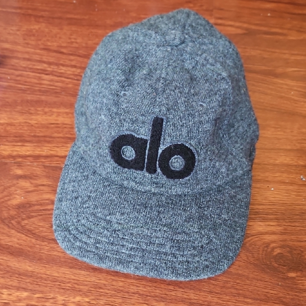 Alo Yoga Heather Grey Knit Baseball Cap with Bungee Toggle Back